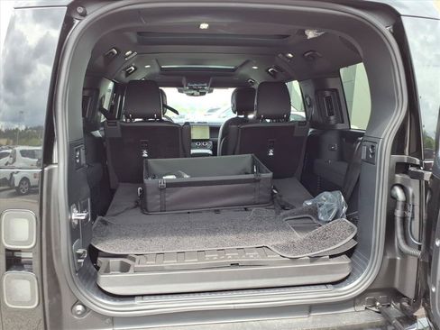 New 2026 Land Rover Defender 130 X-Dynamic SE AWD/4WD image 13