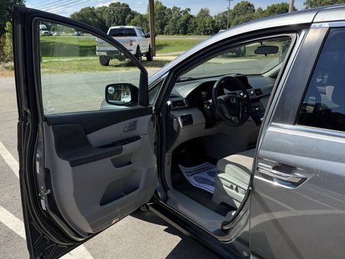Used 2013 Honda Odyssey EX image 9
