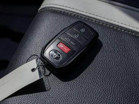 Used 2025 Toyota Camry SE FWD image 35
