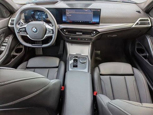 Used 2025 BMW 330i Sedan w/ Premium Package RWD image 19