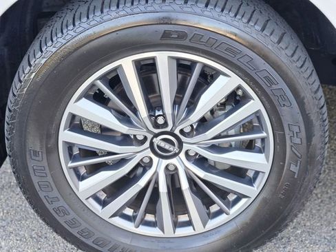 Used 2024 Nissan Armada SL w/ Captain's Chairs Package RWD image 10