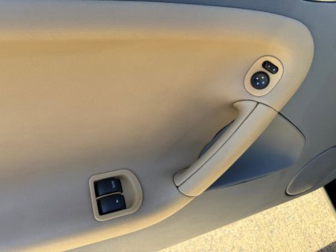 Used 2006 Pontiac Solstice Convertible w/ Premium Package RWD image 11
