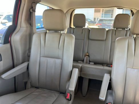 Used 2013 Chrysler Town & Country Touring FWD image 14