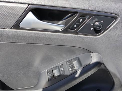Used 2016 Volkswagen Jetta S image 11