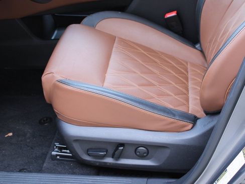 Used 2025 Nissan Rogue Platinum image 14