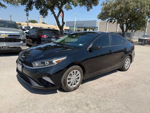 Used 2023 Kia Forte LX FWD image 2