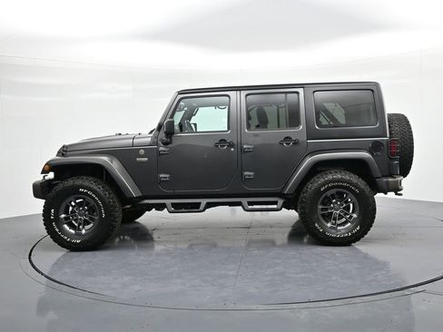 Used 2017 Jeep Wrangler Unlimited Sahara image 9