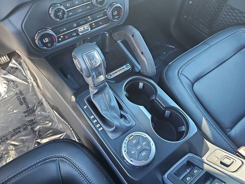 New 2025 Ford Bronco Outer Banks w/ Sasquatch Package image 23