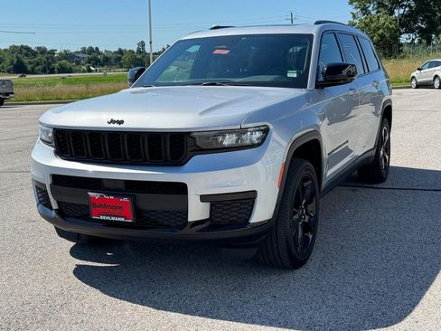 Used 2023 Jeep Grand Cherokee L Laredo AWD/4WD image 11