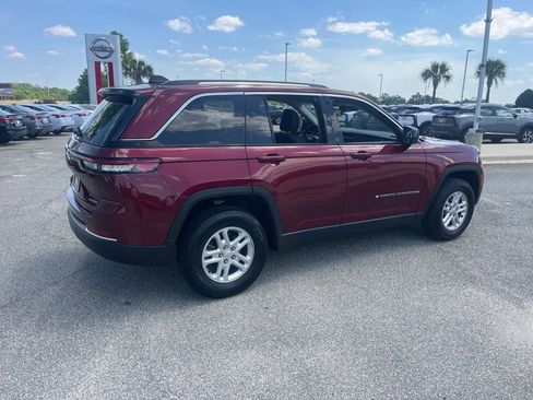 Used 2023 Jeep Grand Cherokee Laredo RWD image 5