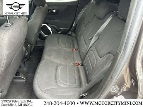 Used 2018 Jeep Renegade Latitude w/ Popular Equipment Group FWD image 15