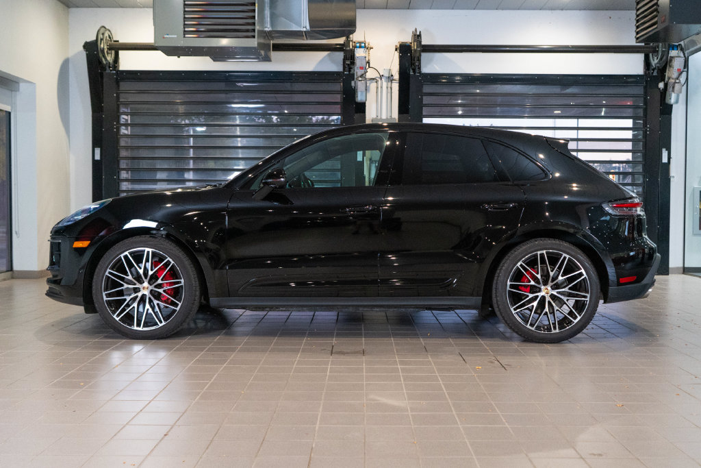 Certified 2023 Porsche Macan S AWD/4WD image 2
