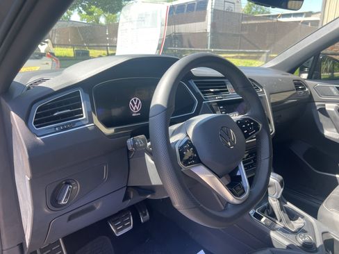 Used 2024 Volkswagen Tiguan SE R-Line AWD/4WD image 11