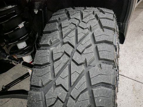 Used 2025 GMC Sierra 1500 AT4 w/ Technology Package AWD/4WD image 12