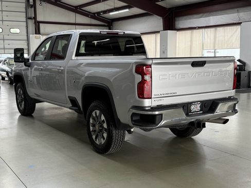 Used 2022 Chevrolet Silverado 3500 LT w/ Convenience Package AWD/4WD image 4