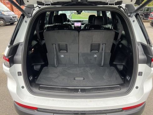 Used 2025 Jeep Grand Cherokee L Limited w/ Black Appearance Package image 14