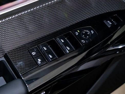 Used 2025 BMW i7 xDrive60 image 15