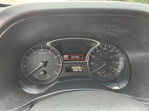 Used 2015 Nissan Pathfinder SV AWD/4WD image 14