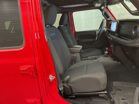 Used 2024 Jeep Wrangler Unlimited Rubicon 4xe w/ Technology Group image 28