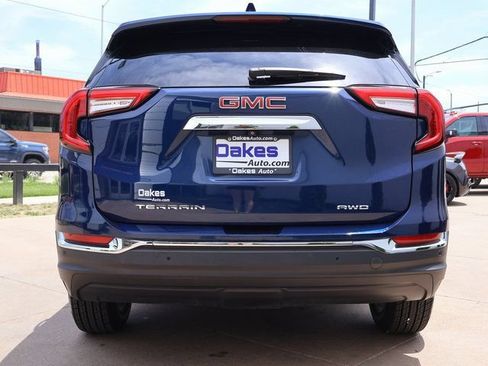 Used 2022 GMC Terrain SLT w/ LPO, Floor Liner Package AWD/4WD image 6