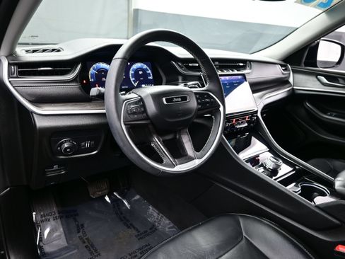 Used 2023 Jeep Grand Cherokee Limited AWD/4WD image 15