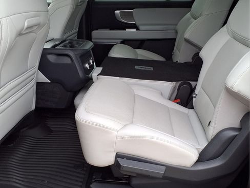 Used 2025 Ford Expedition Max Platinum AWD/4WD image 9