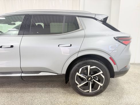 Used 2025 Chevrolet Equinox EV LT w/ Convenience Package AWD/4WD image 5