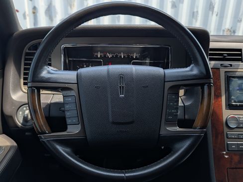 Used 2014 Lincoln Navigator 2WD image 29
