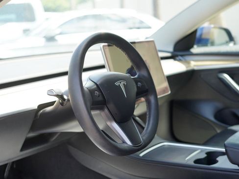 Used 2023 Tesla Model 3 Standard Range RWD image 9
