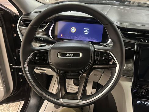 Used 2023 Jeep Grand Cherokee L Overland image 18