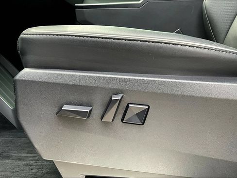 Used 2024 Tesla Cybertruck AWD Crew Cab image 18