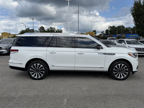 Used 2023 Lincoln Navigator L Reserve RWD image 11