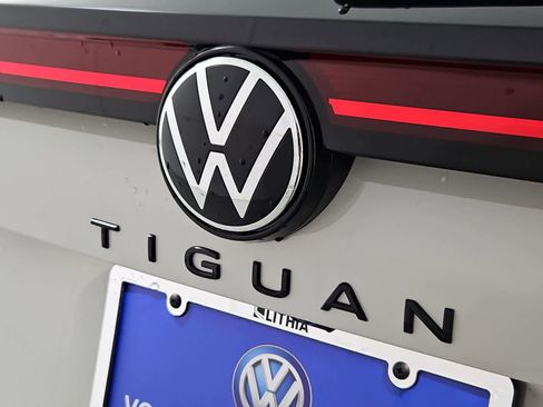 New 2026 Volkswagen Tiguan SE R-Line image 12