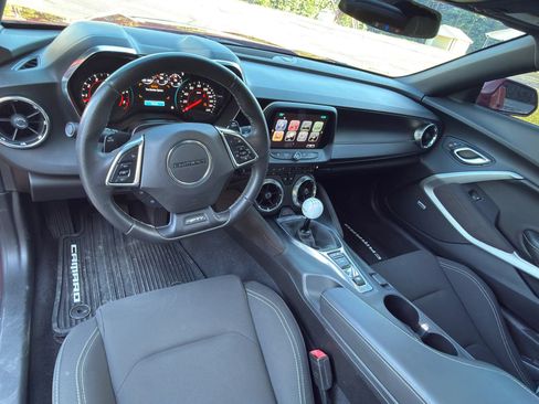 Used 2017 Chevrolet Camaro SS RWD image 9
