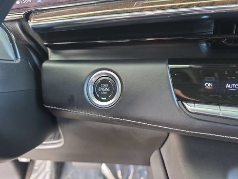Used 2024 Cadillac Escalade Premium Luxury Platinum AWD/4WD image 17