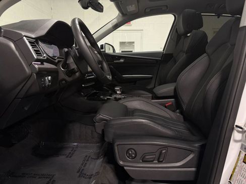 Used 2022 Audi Q5 2.0T Prestige w/ Prestige Package image 15
