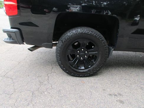 Used 2017 Chevrolet Silverado 1500 LT w/ Midnight Edition AWD/4WD image 24