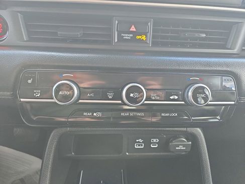 Used 2025 Honda Pilot EX-L image 29