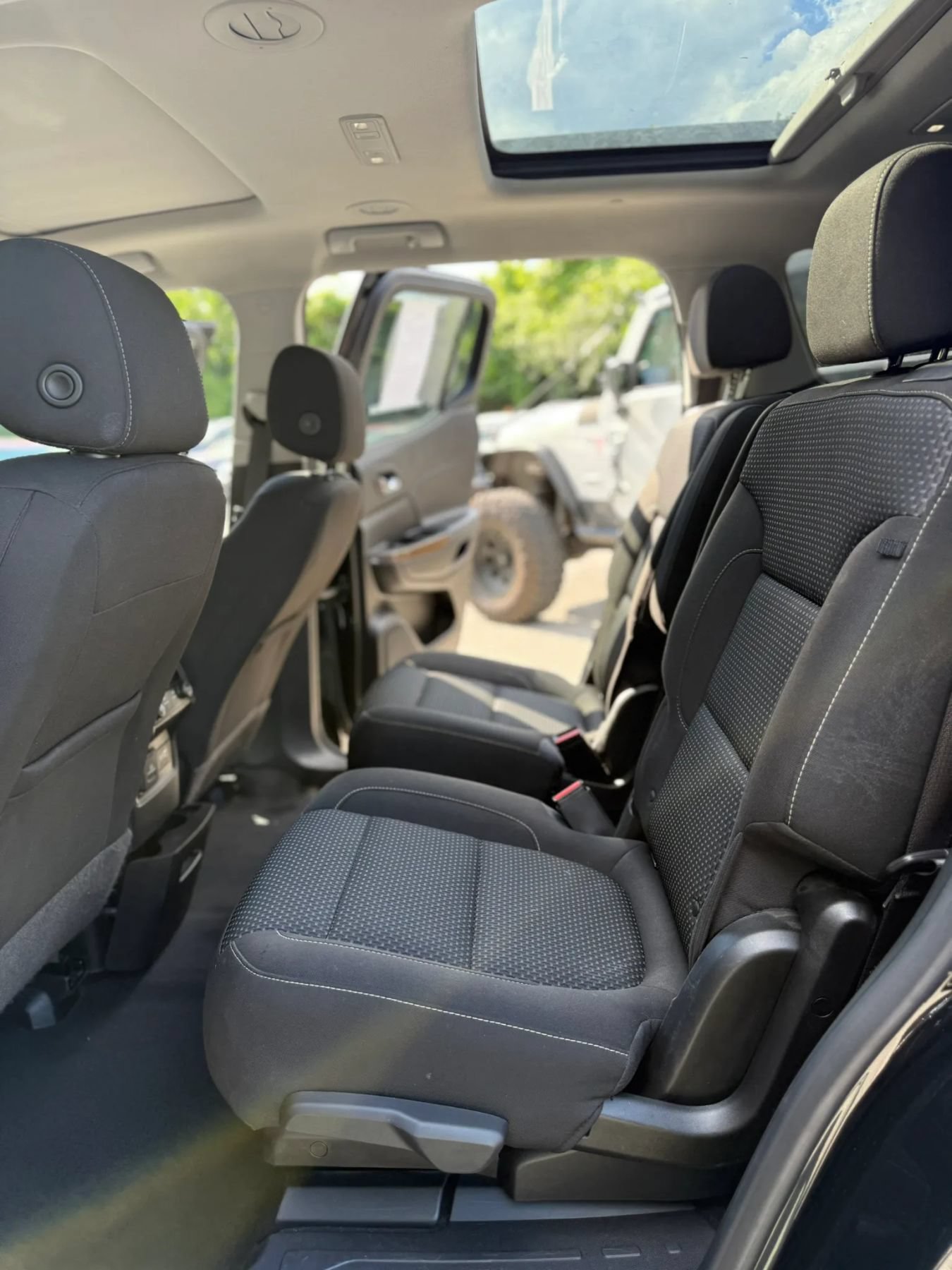 Used 2021 GMC Acadia SLE w/ Driver Convenience Package AWD/4WD image 16