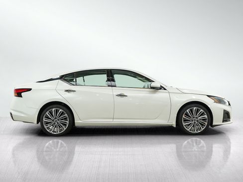 Used 2023 Nissan Altima 2.5 SL AWD/4WD image 6