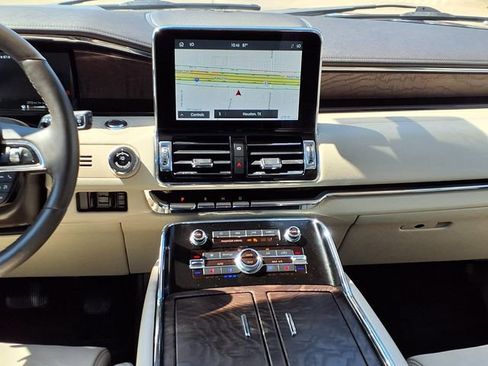 Certified 2021 Lincoln Navigator Reserve w/ Luxury Package AWD/4WD image 10
