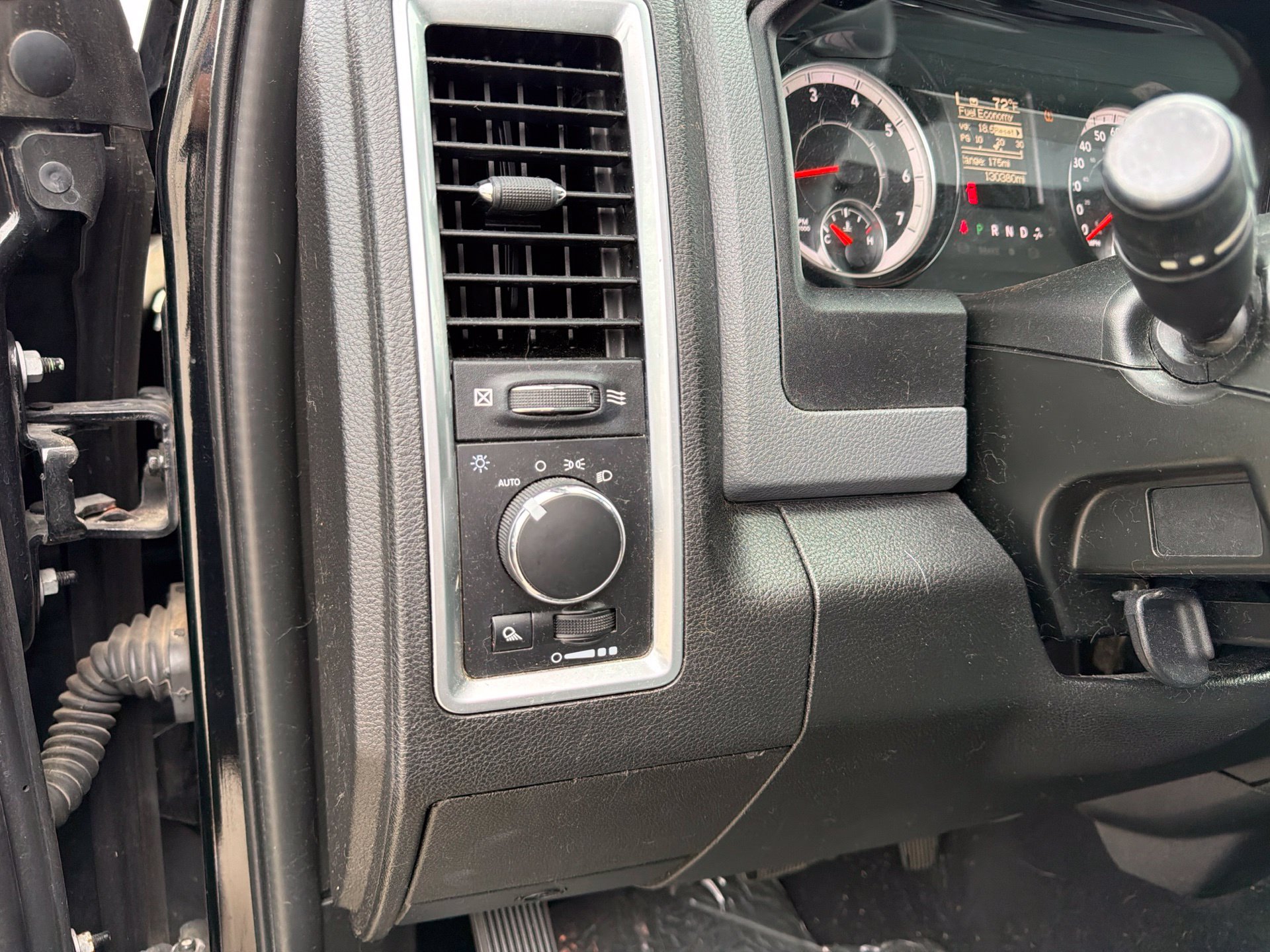 Used 2020 RAM 1500 Classic SLT RWD image 16