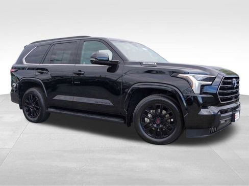 Certified 2023 Toyota Sequoia SR5 image 4