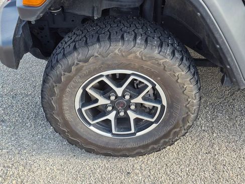 Used 2025 Jeep Wrangler Unlimited Rubicon AWD/4WD image 7