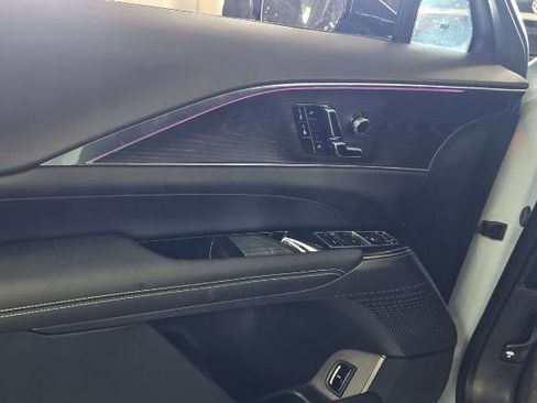 Used 2024 Cadillac Lyriq Luxury AWD/4WD image 11