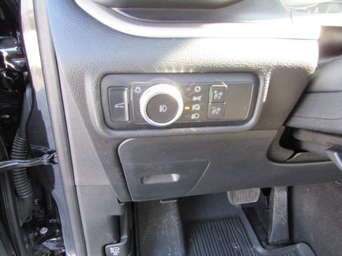 Used 2022 Ford Explorer XLT w/ Equipment Group 202A image 14