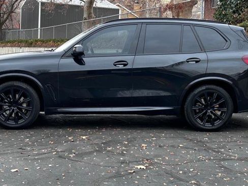 Used 2021 BMW X5 xDrive40i w/ M Sport Package image 2
