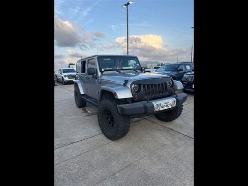 Used 2013 Jeep Wrangler Unlimited Sahara w/ Dual Top Group AWD/4WD image 13