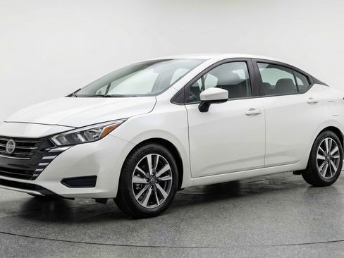 Used 2025 Nissan Versa SV image 3