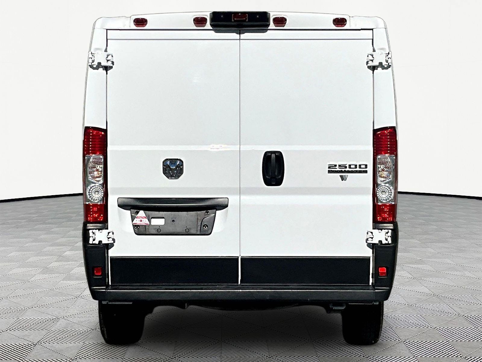 Used 2025 RAM ProMaster 2500 w/ Convenience Group FWD image 5
